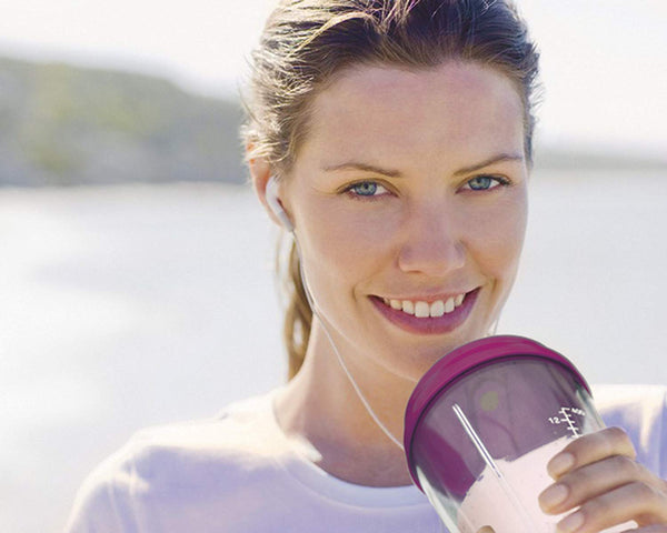Hamilton Beach Personal Blender for Shakes and Smoothies with 14oz Travel Cup and Lid, Raspberry